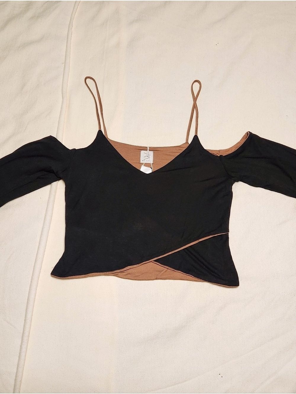 Briavia Knit Top Tan Black Cold Shoulder Cropped Medium Large - Picture 5 of 7